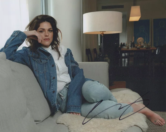 Callie Hernandez autograph