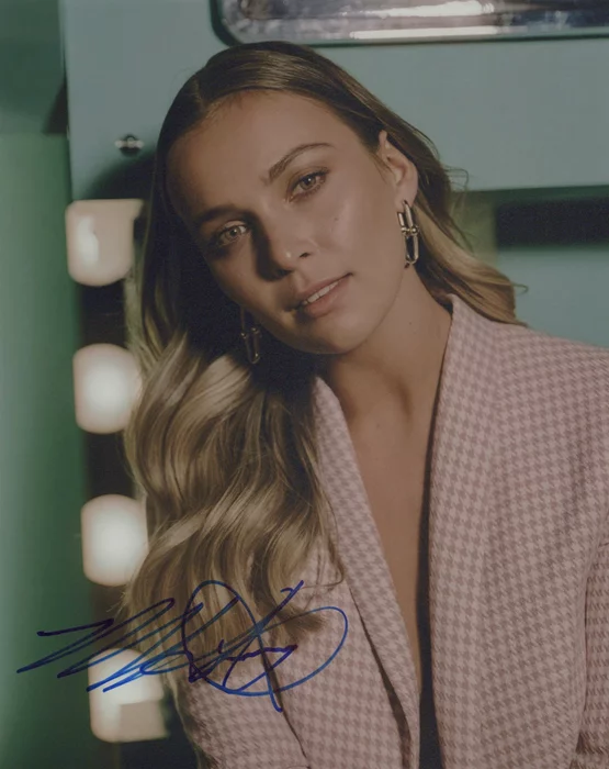 Marny Kennedy autograph