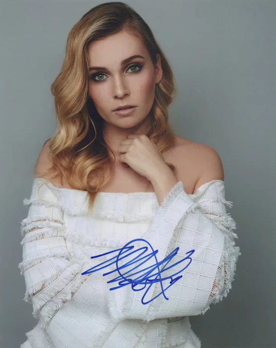 Marny Kennedy autograph