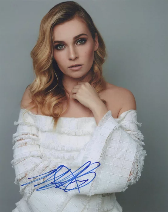 Marny Kennedy autograph