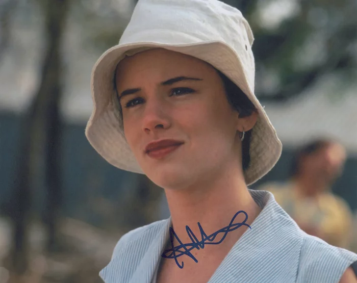 Juliette Lewis autograph