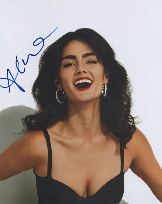 Aline Mayagoitia autograph