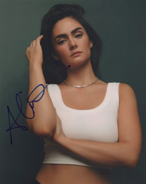 Aline Mayagoitia autograph