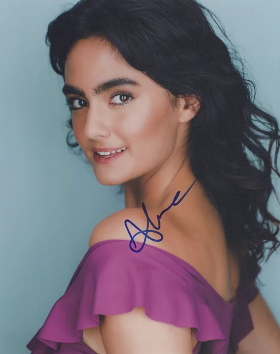 Aline Mayagoitia autograph