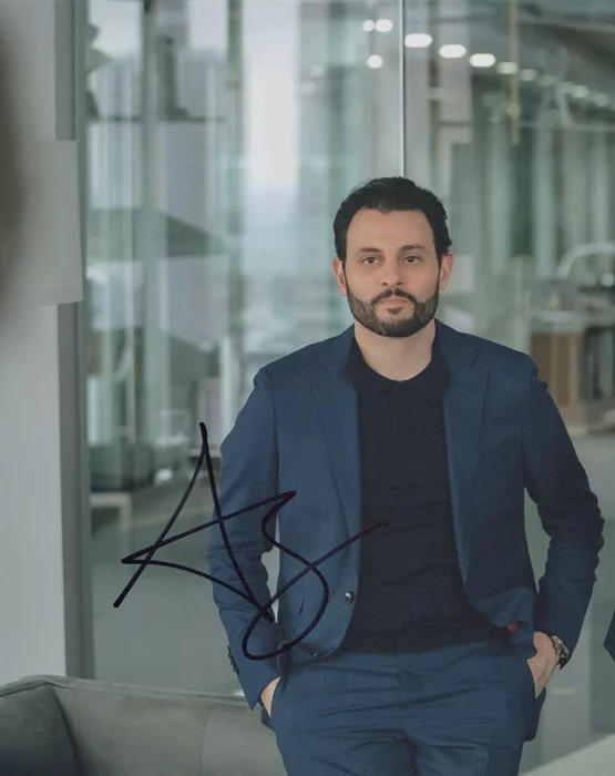 Arian Moayed autograph