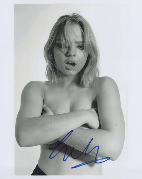 Lea Myren autograph