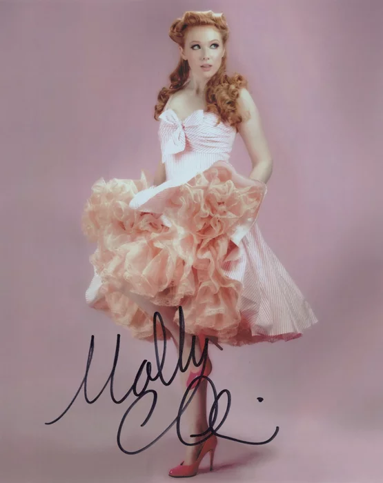 Molly Quinn autograph