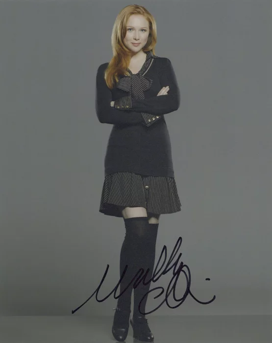 Molly Quinn autograph