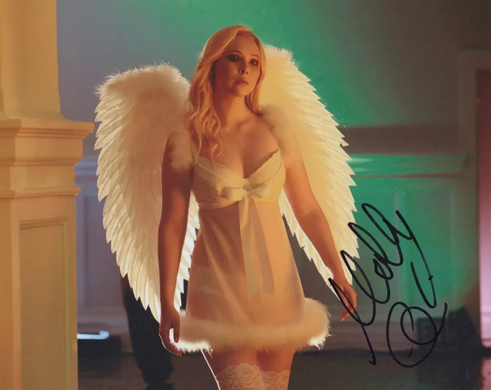 Molly Quinn autograph