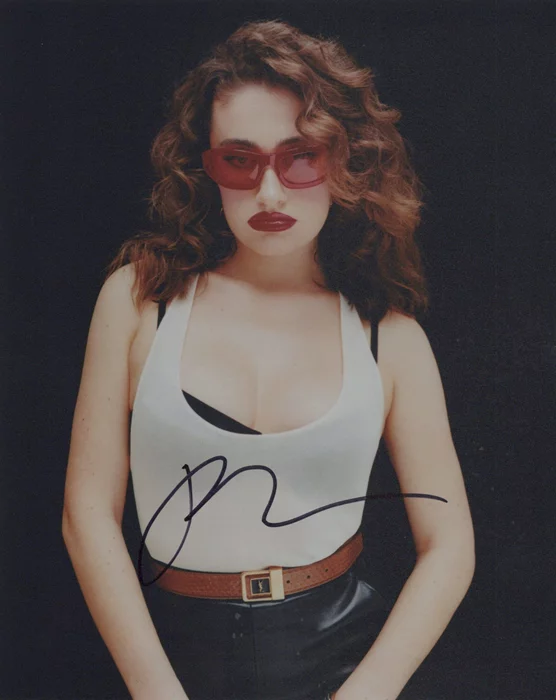 Rachel Sennott autograph