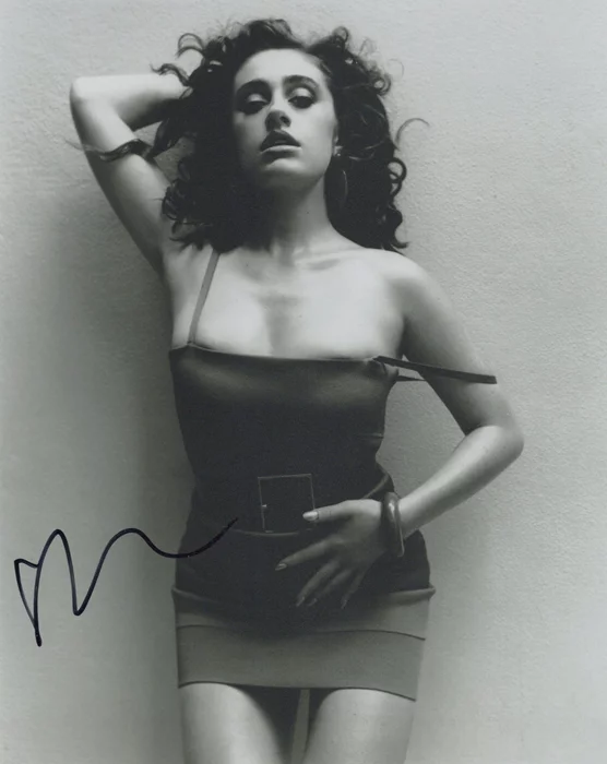 Rachel Sennott autograph