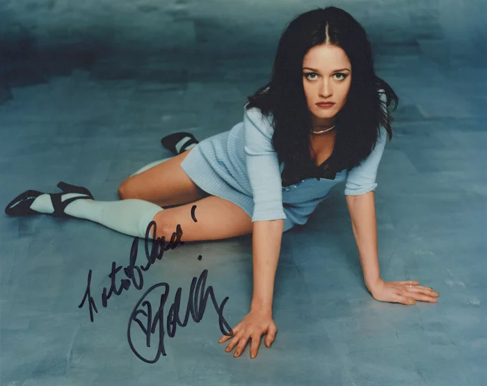 Robin Tunney autograph