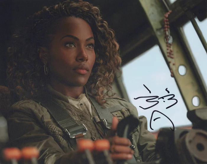Dewanda Wise autograph