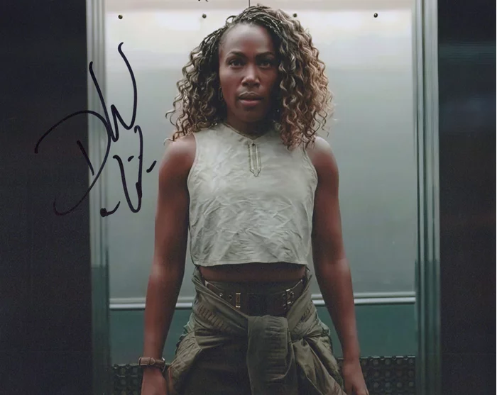Dewanda Wise autograph