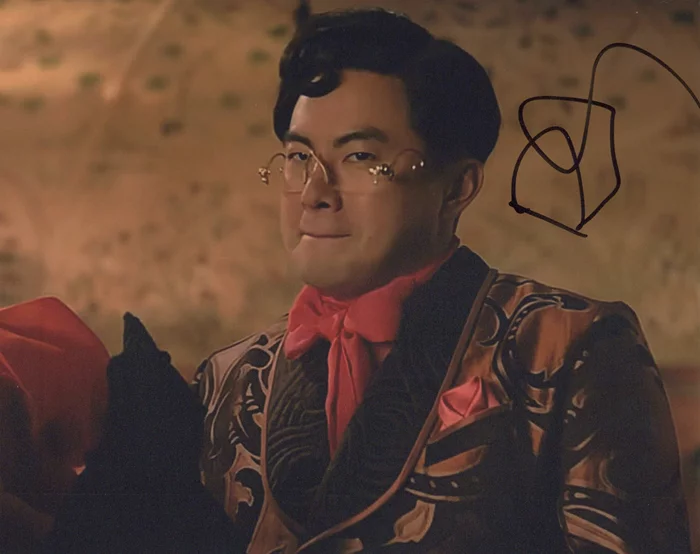 Bowen Yang autograph