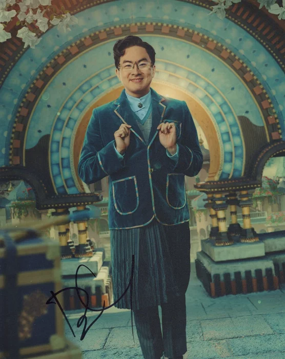 Bowen Yang autograph