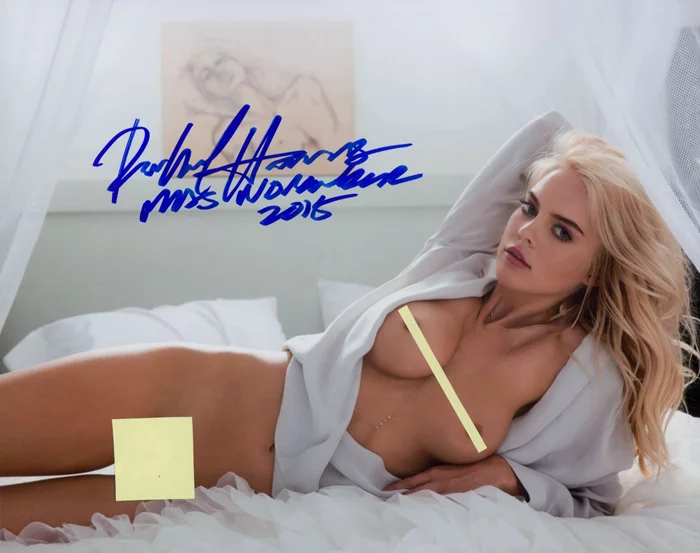 Rachel Harris autograph