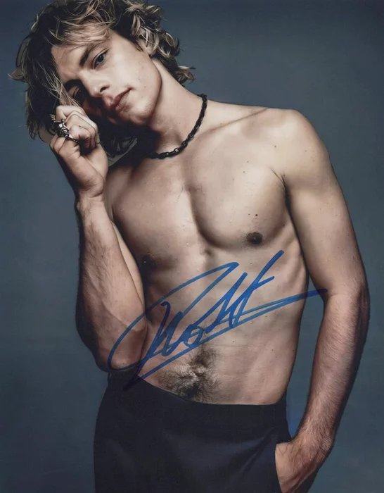 Ross Lynch autograph