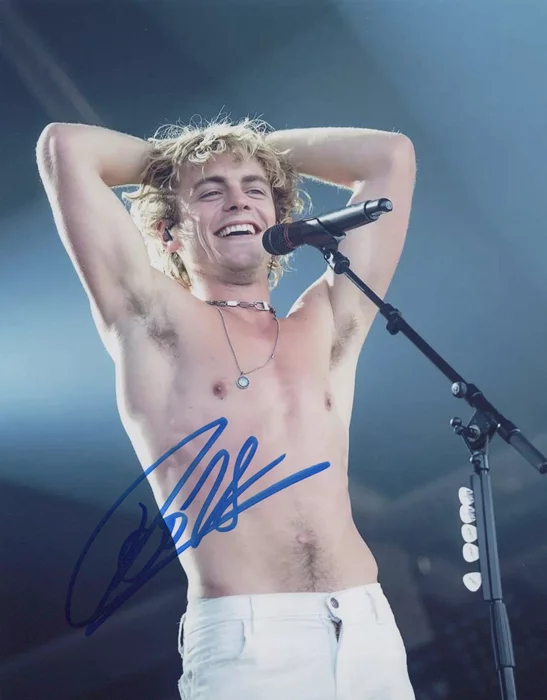Ross Lynch autograph