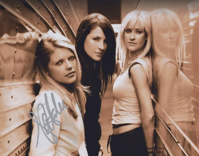 Natalie Maines autograph