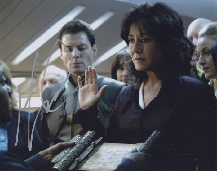 Mary McDonnell autograph