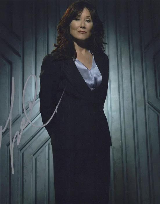 Mary McDonnell autograph