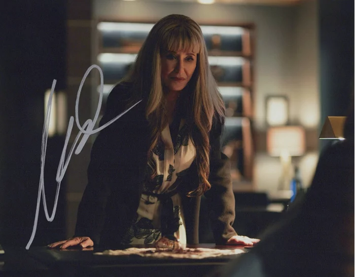 Mary McDonnell autograph