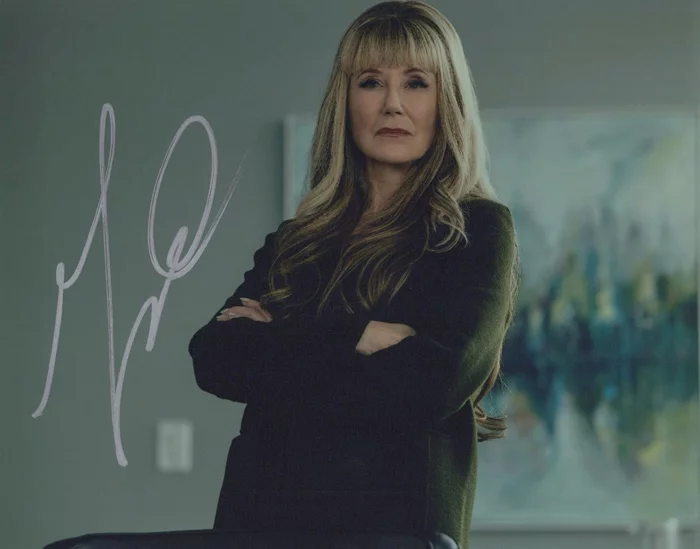 Mary McDonnell autograph