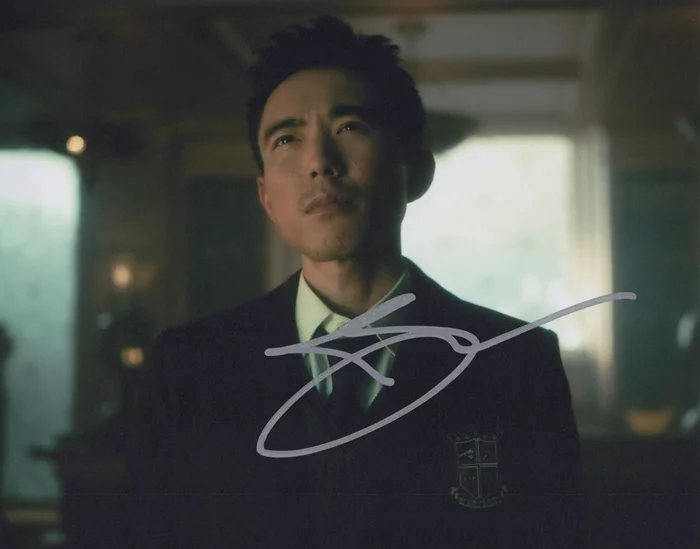 Justin H. Min autograph
