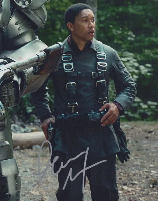 Aaron Moten autograph