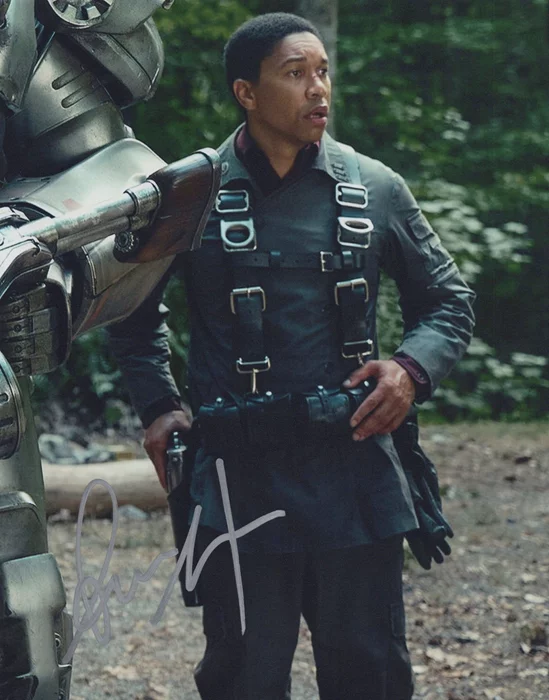 Aaron Moten autograph