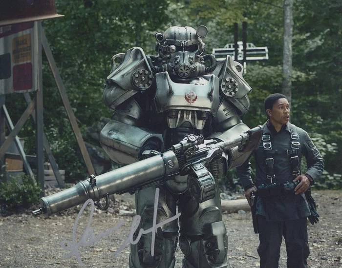 Aaron Moten autograph