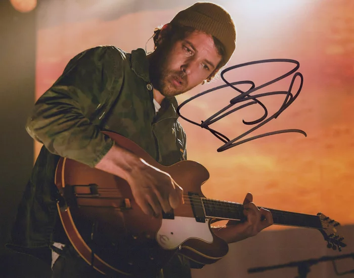 Robin Pecknold autograph