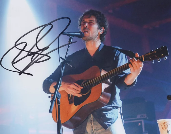 Robin Pecknold autograph