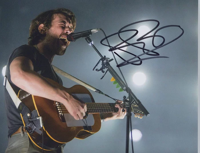 Robin Pecknold autograph