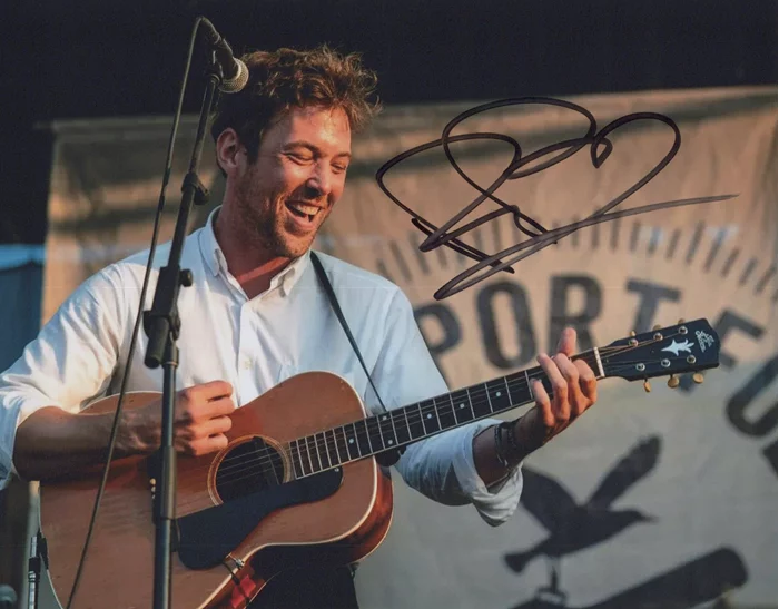 Robin Pecknold autograph