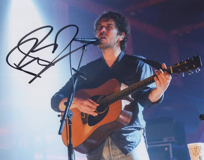 Robin Pecknold autograph