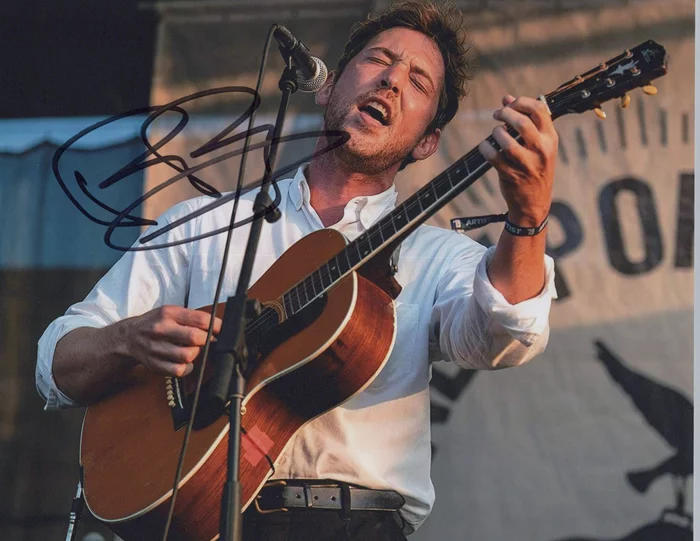 Robin Pecknold autograph