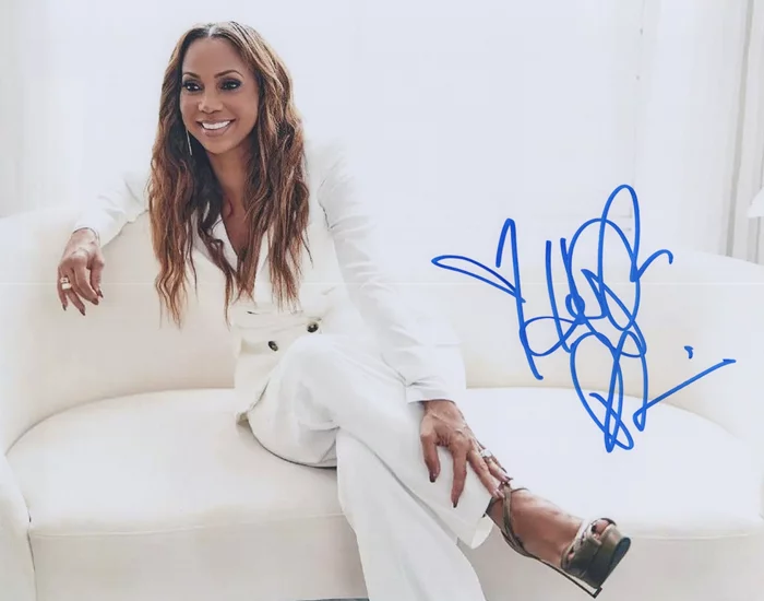 Holly Robinson-Peete autograph