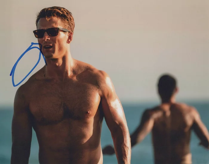 Glen Powell autograph