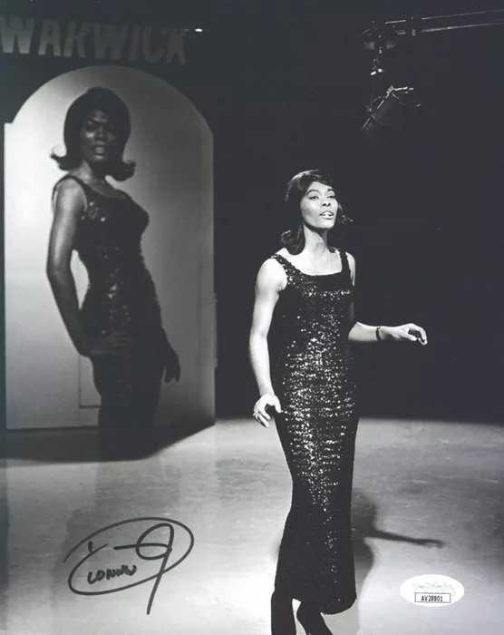 Dionne Warwick autograph