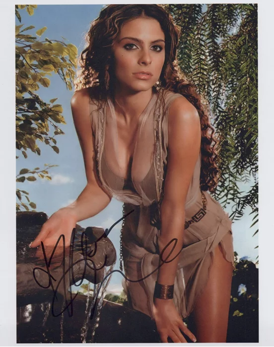 Maria Menounos autograph