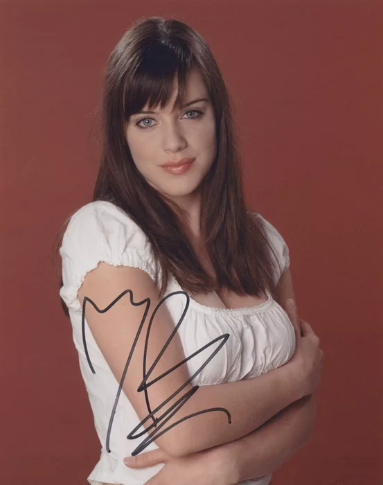 Michelle Ryan autograph