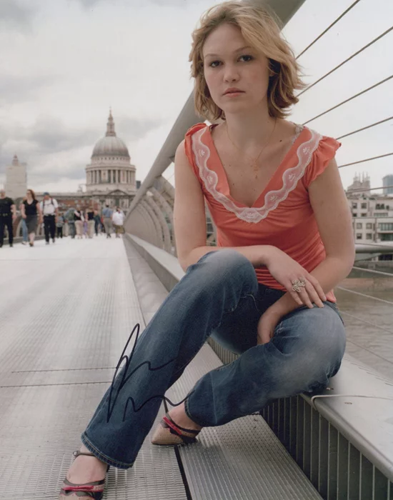 Julia Stiles autograph