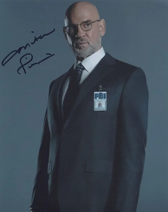 Mitch Pileggi autograph