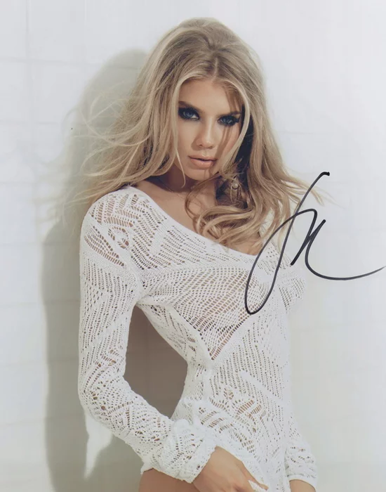 Charlotte McKinney autograph