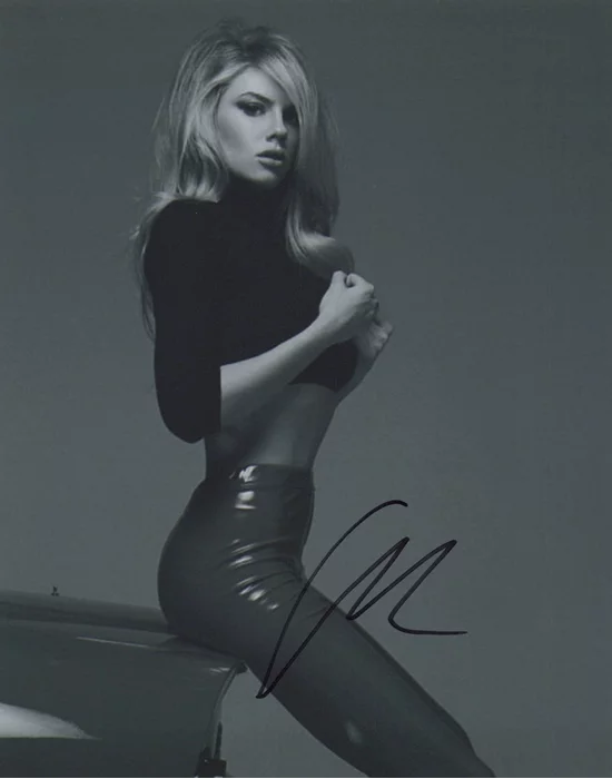 Charlotte McKinney autograph