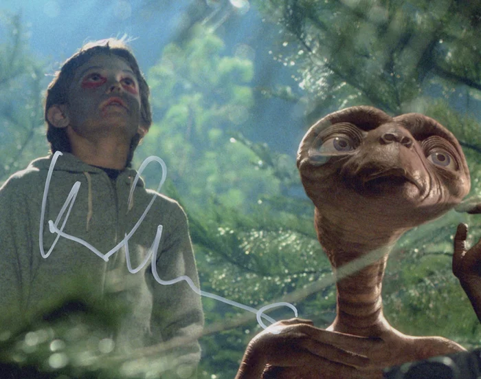 Henry Thomas autograph