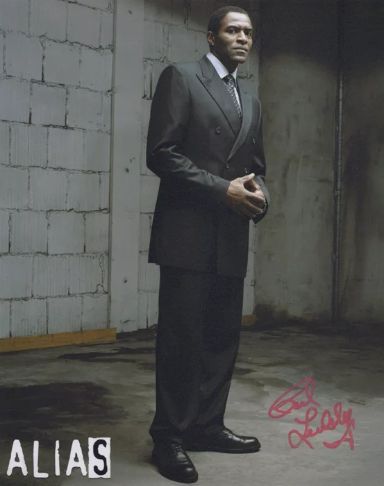 Carl Lumbly autograph