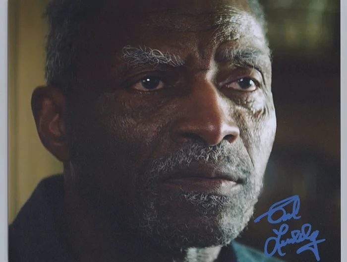 Carl Lumbly autograph